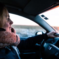 女性の方必見！？車内で便利な人気のカー用品は？