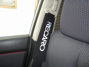 シートベルトカバー　カー用品