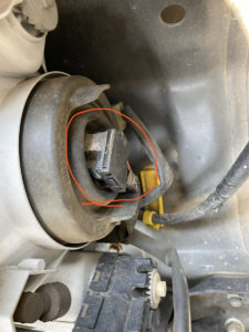 車のヘッドライトはDIYで交換できるの?