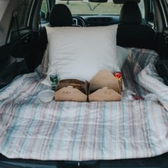 これで長距離もOK！車内にあるととっても便利なカー用品まとめ！