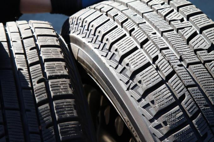 スタッドレスタイヤ