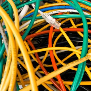 様々なところで活躍！結束バンド/タイラップの使用用途は？