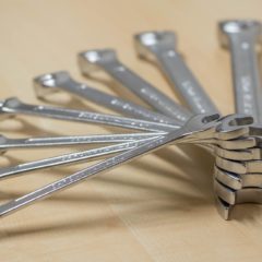 用途で使い分け！スパナとメガネレンチ、使用するのはどちらが良いの？