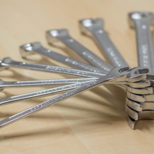 用途で使い分け!スパナとメガネレンチ、使用するのはどちらが良いの?