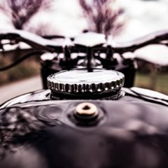転んでしまった。。バイクのタンクの凹みの直し方はあるの？？