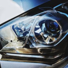 車のヘッドライトが曇ってる。。ヘッドライトを綺麗にする方法は？