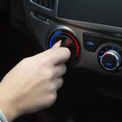 エアコンが効かない原因は？修理費用の目安も解説【車のエアコントラブル完全ガイド】