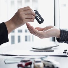 自動車保険はいくらが適正？平均相場と保険料を安くする見直しのポイント
