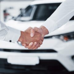 自動車保険の保険料の相場は？年齢・車種別で変わる仕組みと、失敗しない選び方ガイド