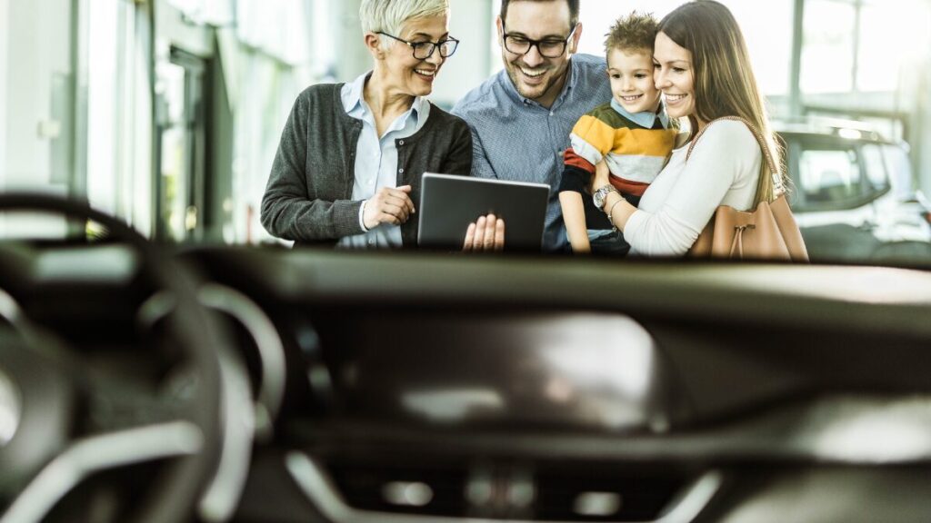 家族で車を使う場合の保険設定｜名義と補償の考え方