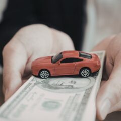 車を買い替えたら自動車保険料は上がる？下がる？等級・条件・手続きの仕組みを完全解説