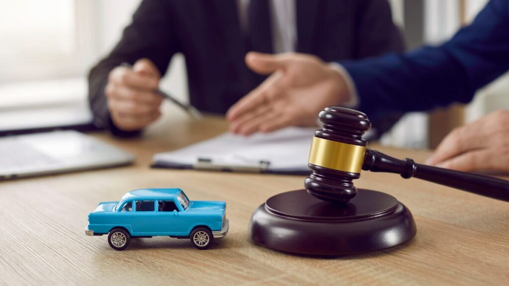 自動車保険は毎年変えるべき？見直しの最適タイミングと判断基準