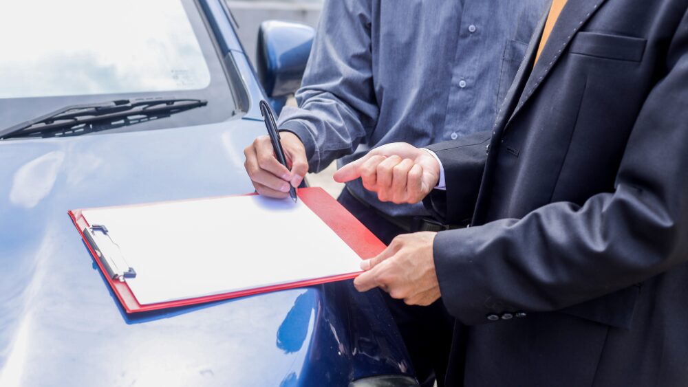 車に縛られない生き方を選ぶ人が増えている理由とカーリースという新しい選択肢！