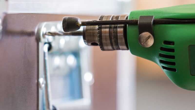 電動ドリルと振動ドリルの違いとは？初心者向けに解説