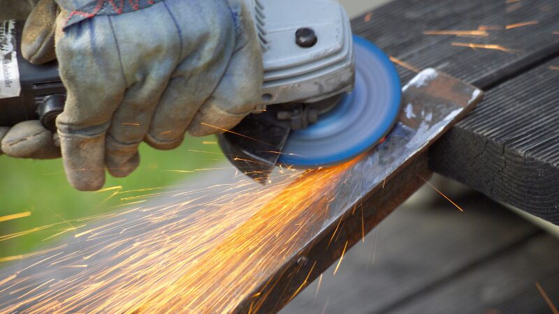 グラインダーとサンダーの違いを徹底解説｜初心者でも失敗しない電動工具選びガイド