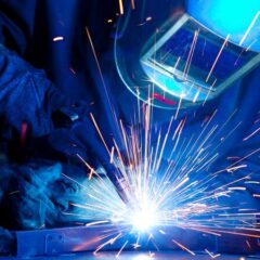 アーク溶接vs半自動溶接｜違いと選び方を徹底解説【溶接機の選定ガイド】